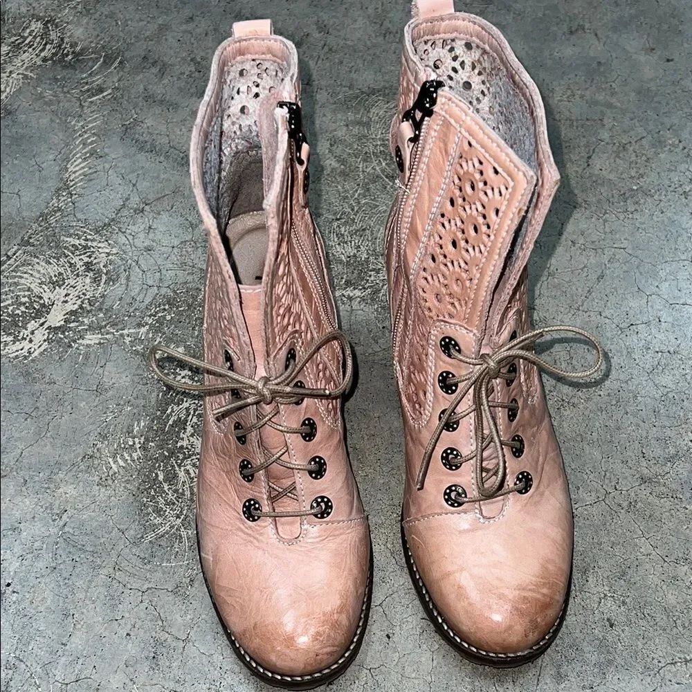 * Women's Pink Lace-Up Ankle Boots - Picture 5 of 7